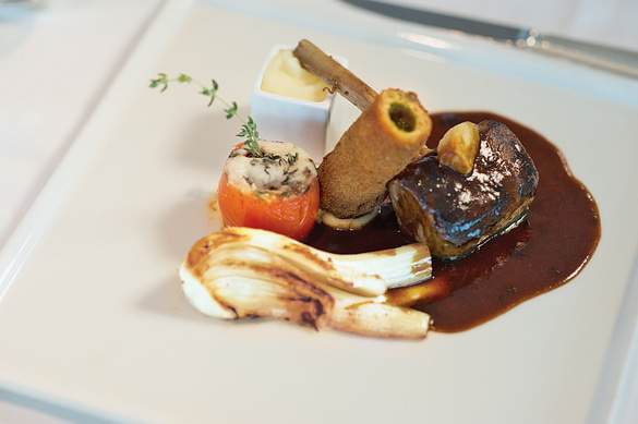 Paul Gauguin Cruises MS Paul Gauguin La Veranda Dishes 1 ©Paul Gauguin Cruises.jpg